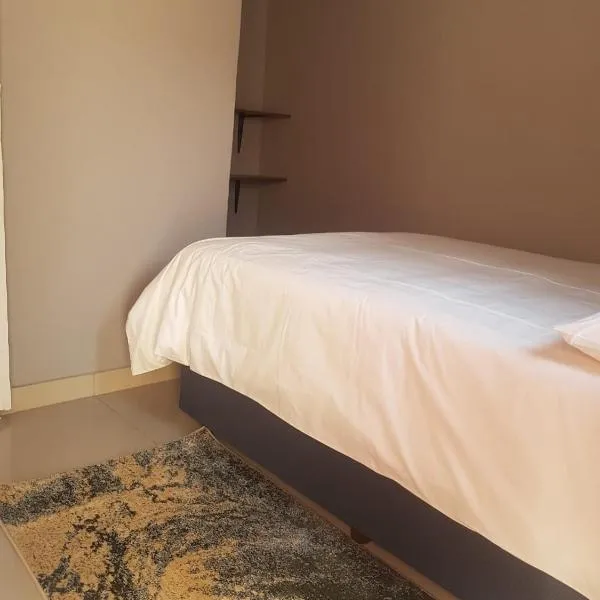 Poblar's Bed & Breakfast, hotel i Soweto