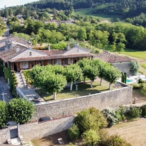 Clos de Mont July, architecture XVIIIe au cœur de la nature, hotel en Hautecourt