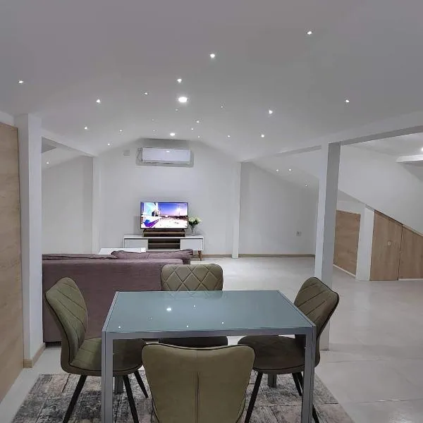 코차니에 위치한 호텔 Anton Lux Apartment