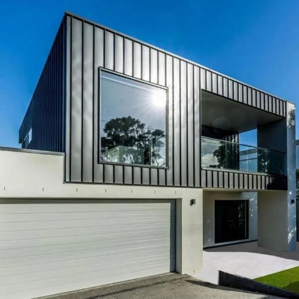Luxury on Bayview Wifi Linen included, hotel in Inverloch