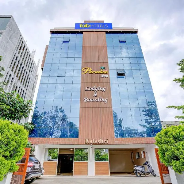 FabHotel Paradise Inn, hotel di Kharakvasla