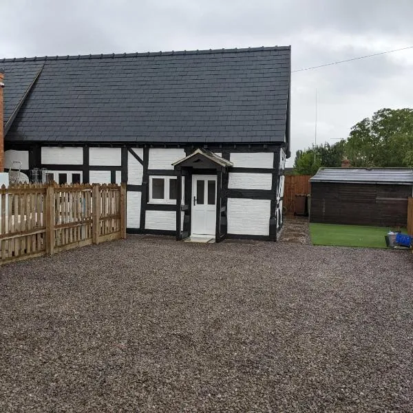Characterful 2 bed cottage, quiet village setting、Ashleworthのホテル