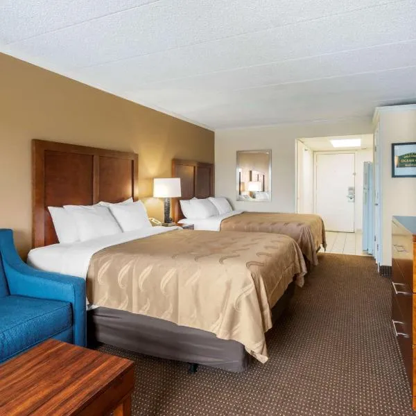 Quality Inn & Suites Oceanblock, hotel in York Beach