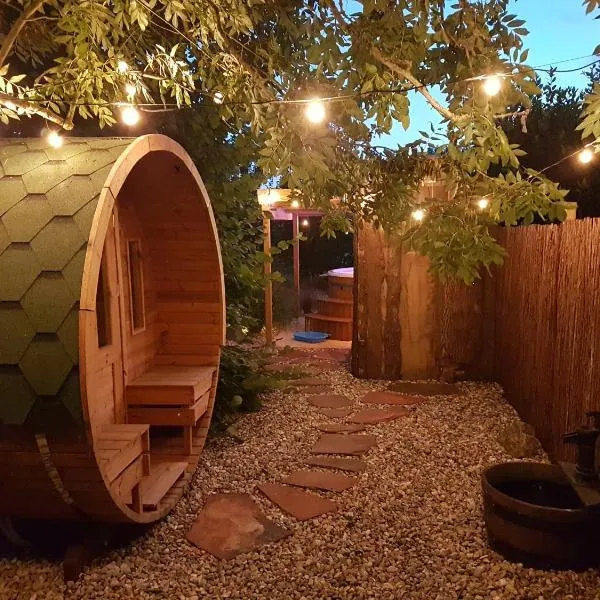 Gîte avec spa et sauna Aux champs des Amours, hotel v destinaci Rocquigny