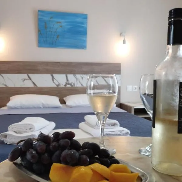 La MER Rooms Peraia, hotel Peréában