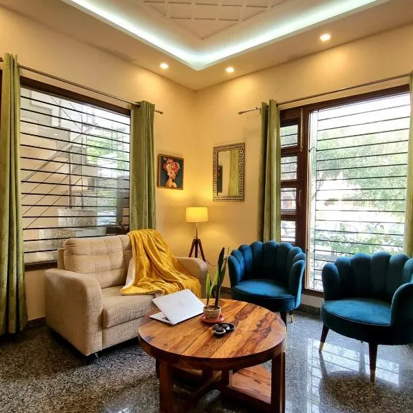 Peaceful Home2 Stay by Six Lane, hotel v destinaci Sohāna