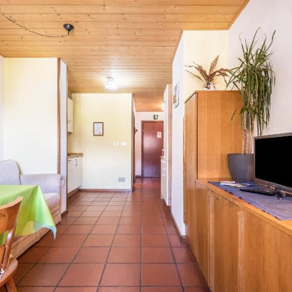 Pension Sonia App 104, hotel in Funes