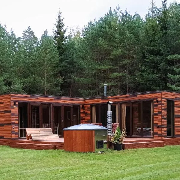 Roheluse metsamaja with hot tub and sauna, hotel Aegviidu városában