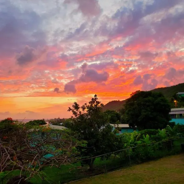 Juju's Cottage with magnificent views, hotel a Laborie
