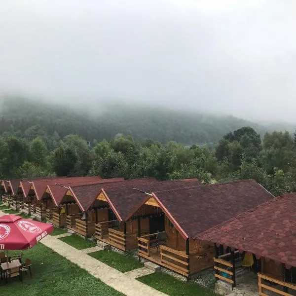 Căsuțele Doftanei, hotell i Trăisteni