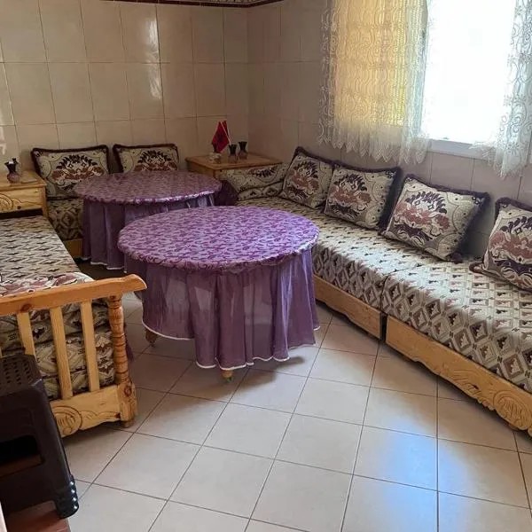 2 Zimmer Wohnung Corniche Nador Sidi Ali- am Meer & Wifi, hotel v destinaci Nador