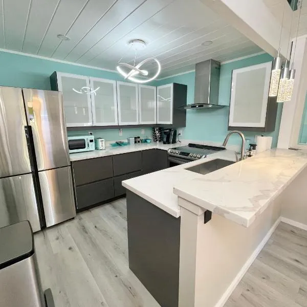 Mid-Century Luxury Suite - Marin Stay Near SF, Napa & Sonoma, hotel in San Rafael