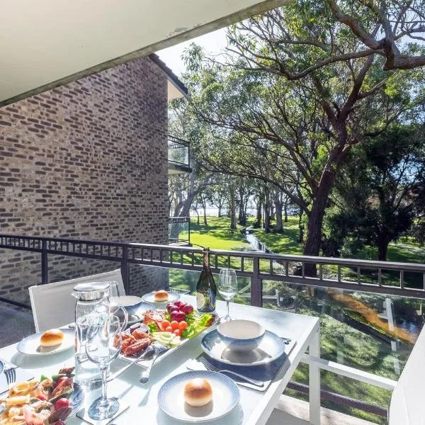 Bay Parklands, 29 2 Gowrie Avenue - views, air conditioning, Wi-Fi, Pool, tennis court and spa, hotel en Nelson Bay