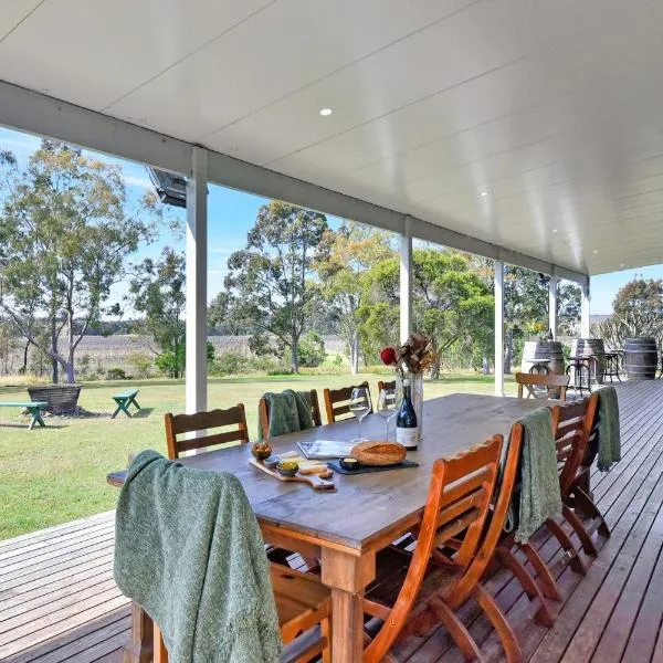 Glandore Vineyard Homestead. Home to a Onsite Cellar Door, hotel in Pokolbin