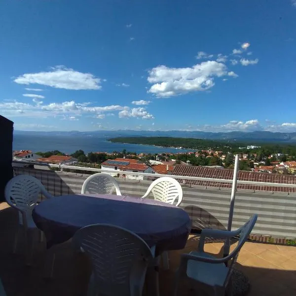 Apartment Njivice 15904b, hótel í Njivice