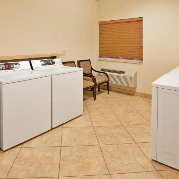 Candlewood Suites Joplin by IHG, viešbutis mieste Džoplinas