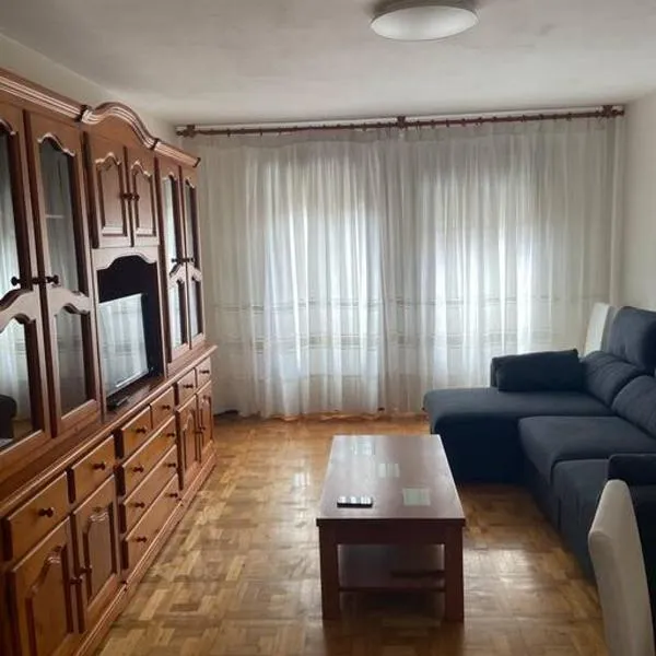 Piso 3 habitaciones, centro de Colombres hasta 8 personas, khách sạn ở Colombres