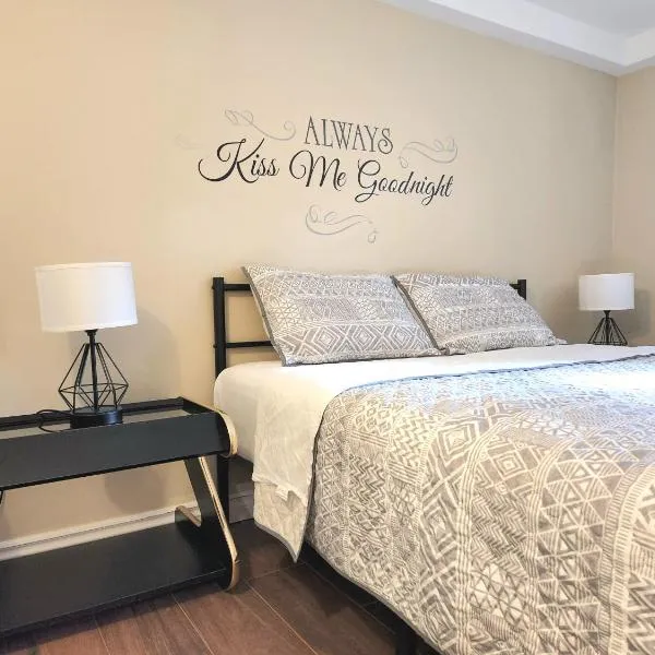 Cozy spacious Apt In Laval, Greater Montreal, hotel v destinaci Laval