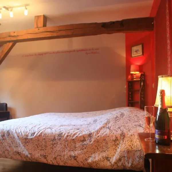 Gite ferme XVIII 4 chambres /8 personnes Chimay, hotel in Momignies