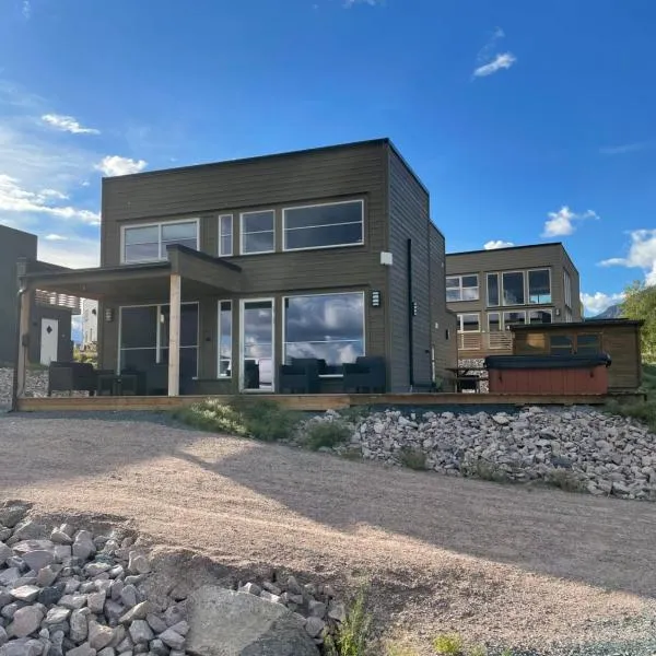 Exclusive Funkis Cabin, Lake View, Rooftop Terrace, Jacuzzi, Sauna, Close to Golf and Alpine, hotel v destinaci Vradal