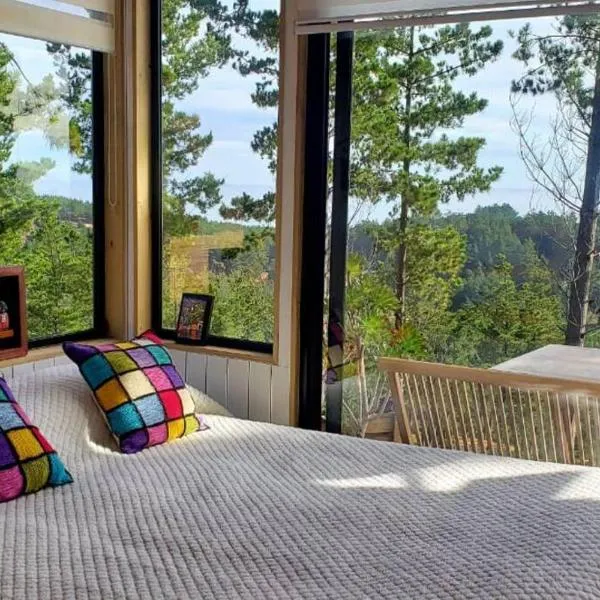 Tinyhouse Boyeruca Lodge. Maravillosas vistas de Bosque, Mar y Cielo, hotel v destinaci Vichuquén