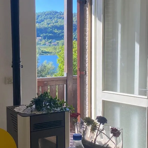 Romantica terrazza sul lago, hotel v destinaci Revine Lago