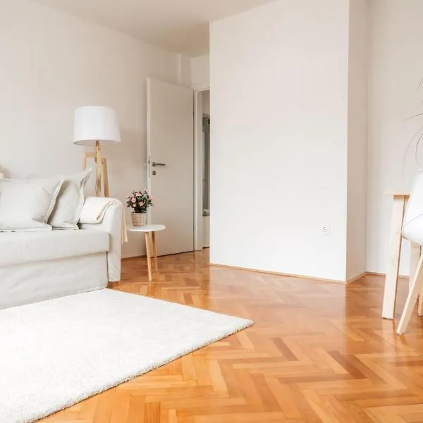 White Apartment - FREE PARKING, hotel in Ljubljana