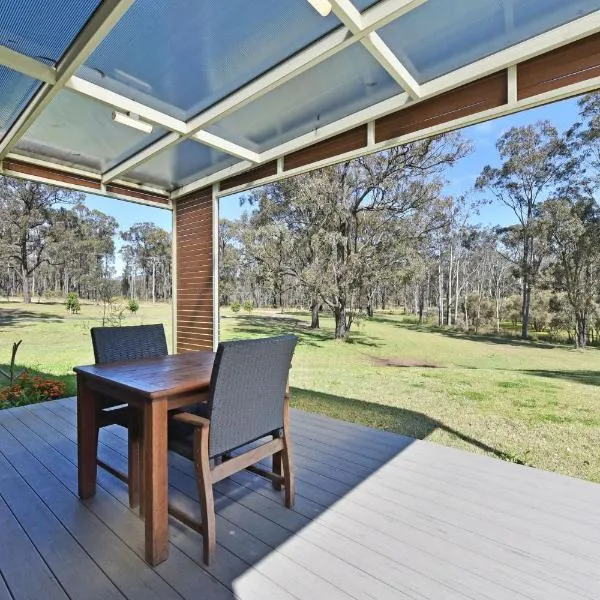 Ironbark Hill Villa 1 Tyrian, hotel in Pokolbin