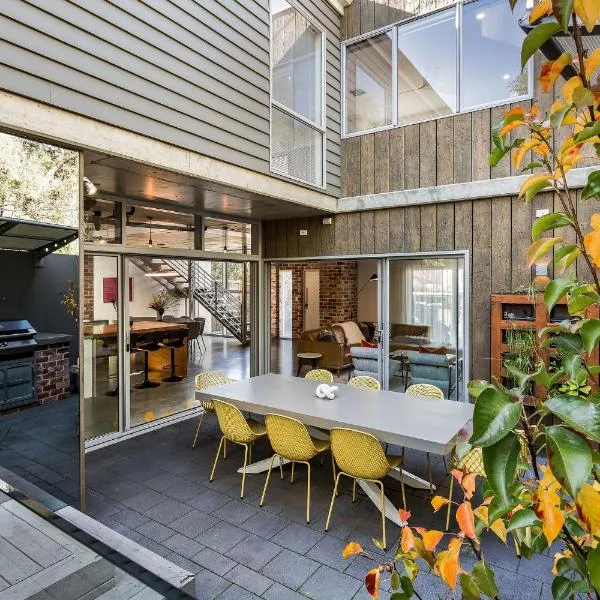 Djurapin - entertain, dine and enjoy the beach - Margaret River Properties, ξενοδοχείο σε Dunsborough