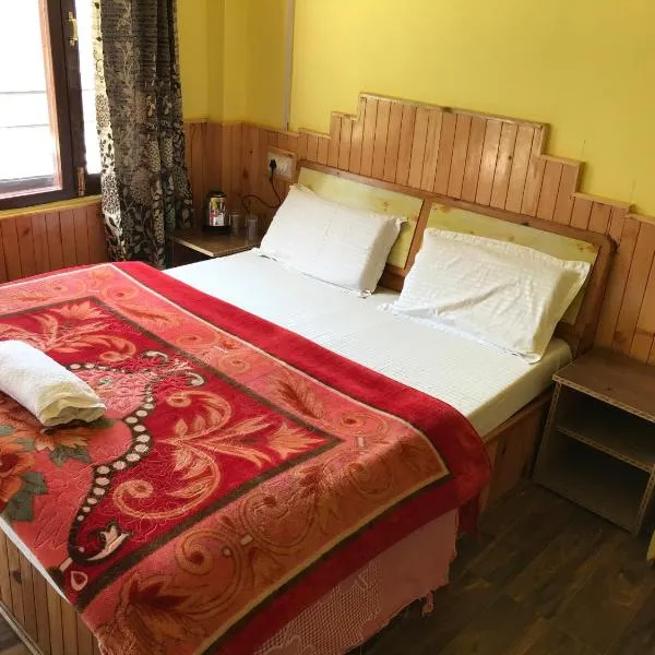 Paradise Holiday Resort, hotel in Kheerganga