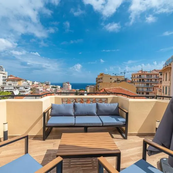 SUPERBE PENTHOUSE PROCHE MONACO GRANDE TERRASSE, хотел в Бюсолей