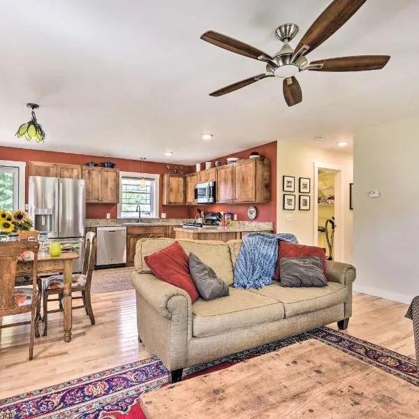 Sunny Morristown Home - Walk to Restaurants!: Morristown şehrinde bir otel