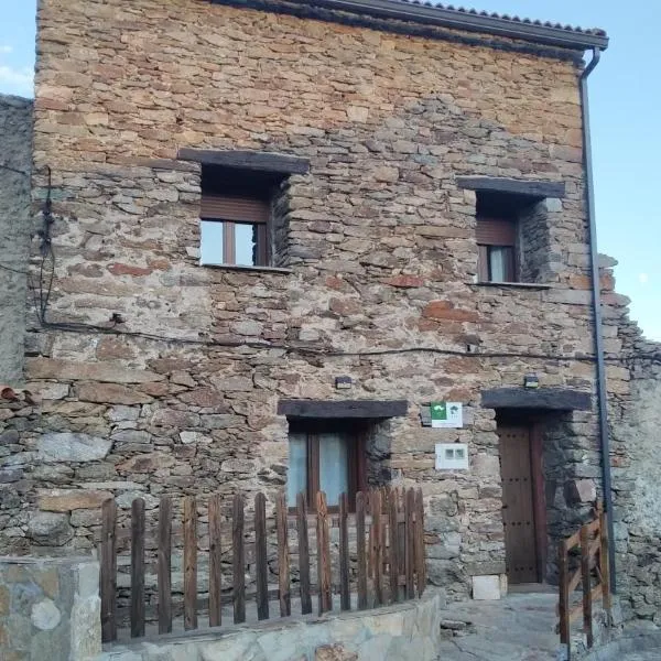 La Casa Rural de Alicia, hotel in Gascueña de Bornova
