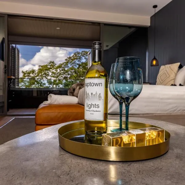 Luxury Spa Retreat with Ocean and Hinterland Views, hotel v destinaci Montville