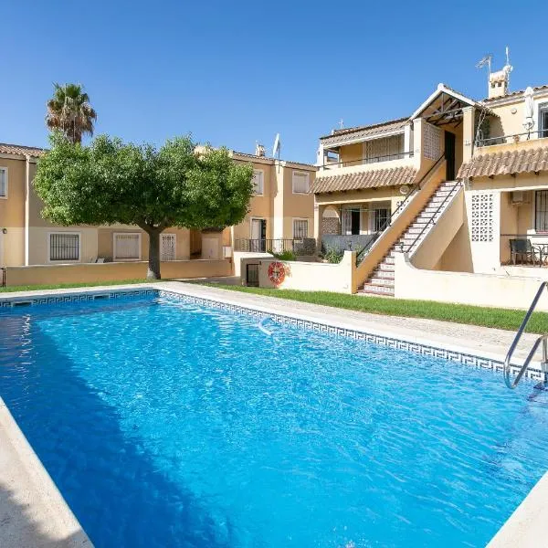 Heads 2 Holiday Homes Townhouse, hotel din Villamartin