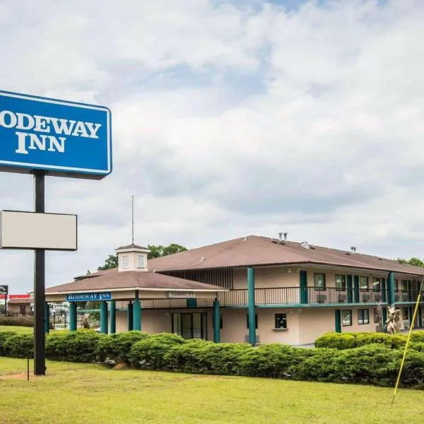 Rodeway Inn: Phenix City şehrinde bir otel