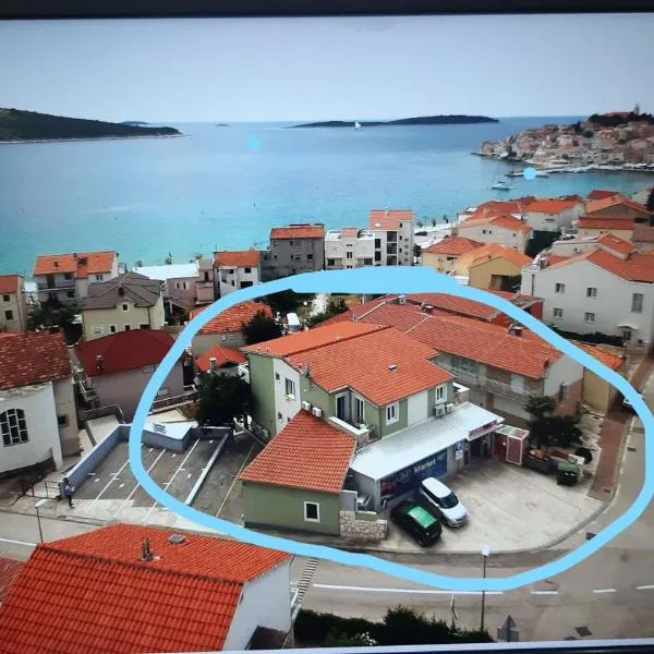 -Villa Šjor -Primošten-Apartmani- has 2 large apartments and 2 smaller ones -Primošten Lokvice 6, ξενοδοχείο σε Primošten
