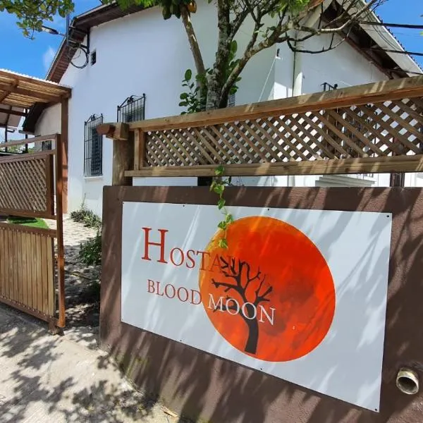 Hostal Blood Moon, hótel í Rio Dulce Town