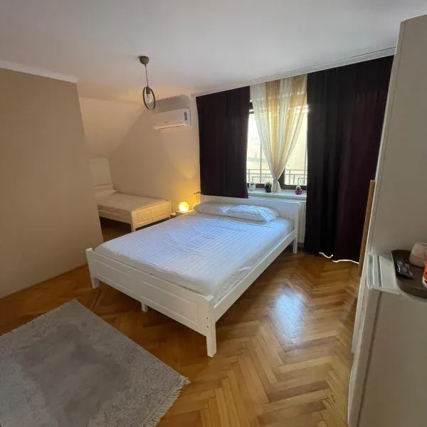Guesthouse 12a, hotel v destinaci Pristina