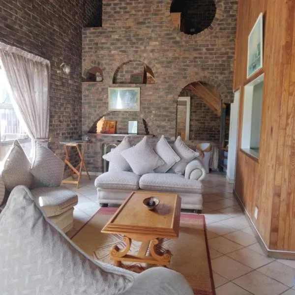 Hamba Kancane Ma-Africa Guest House: Graskop şehrinde bir otel