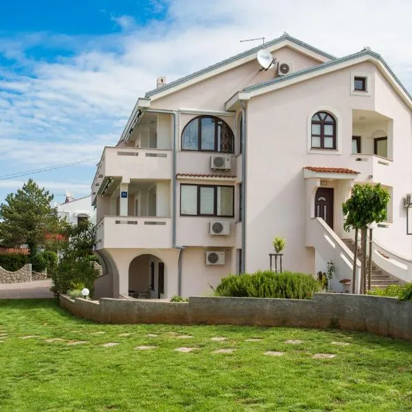 Apartments by the sea Punat, Krk - 17857, hotel v destinaci Punat