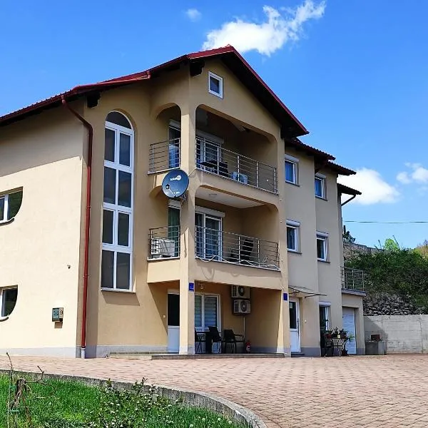 Apartments with parking space Rijeka - 18146, hotel di Rijeka
