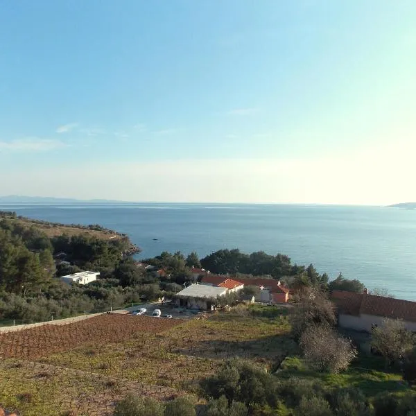 Apartments with parking space Mokalo, Peljesac - 18395, hotell i Orebić