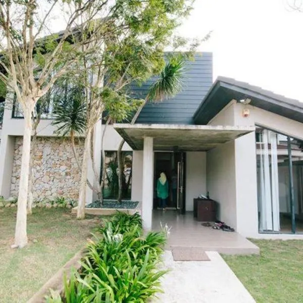 VILLA LUXURY BANGLOW at TOWN TELUK CHEMPEDAK, khách sạn ở Kuantan