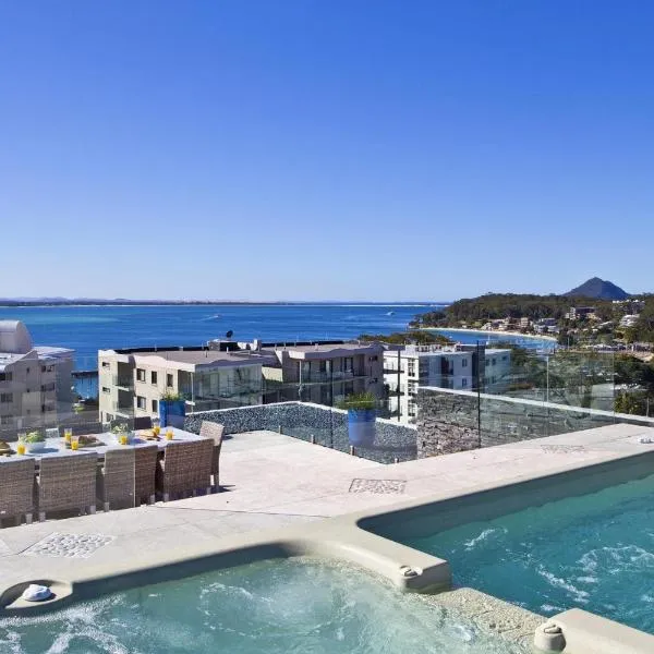 Penthouse Palace - Private Heated Pool and Spa, hotel in Nelson Bay