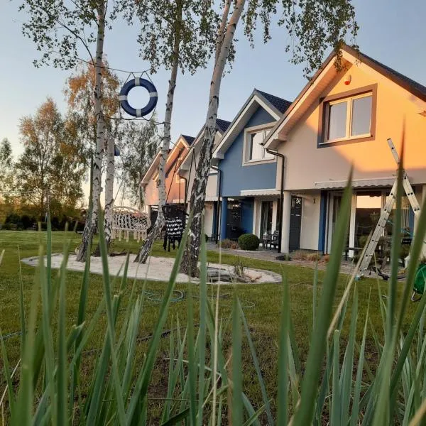 Domki Kapitańskie Lubiatowo z sauną i balią z jacuzzi, khách sạn ở Lubiatowo