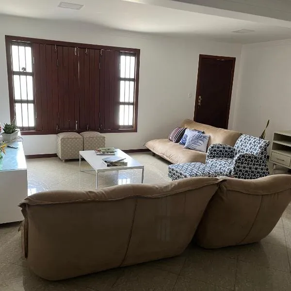 Casa beira mar cond fechado farol Itapuã，位于萨尔瓦多的酒店
