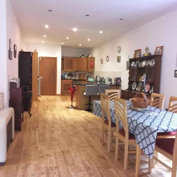 Ground Floor Slievemore Apartment, hotel v destinaci Bellanasally