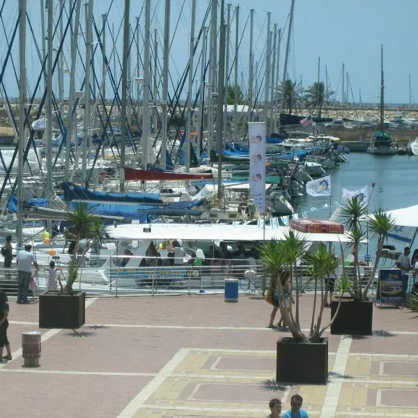 Nomi Suites Marina Herzelia, hotel di Herzelia