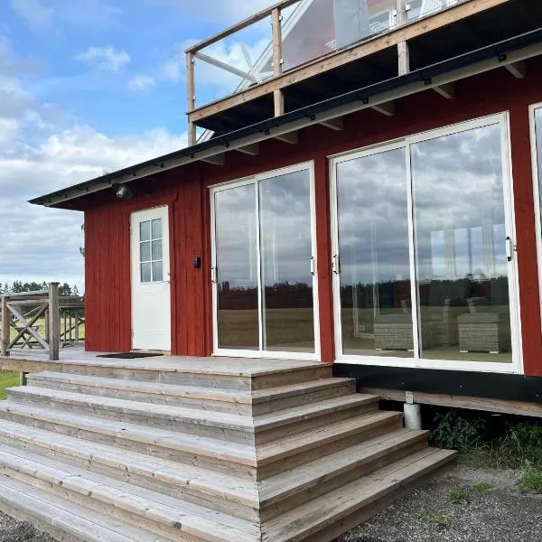 Nice apartment, rural idyll just outside Karlstad, hotel v destinaci Karlstad